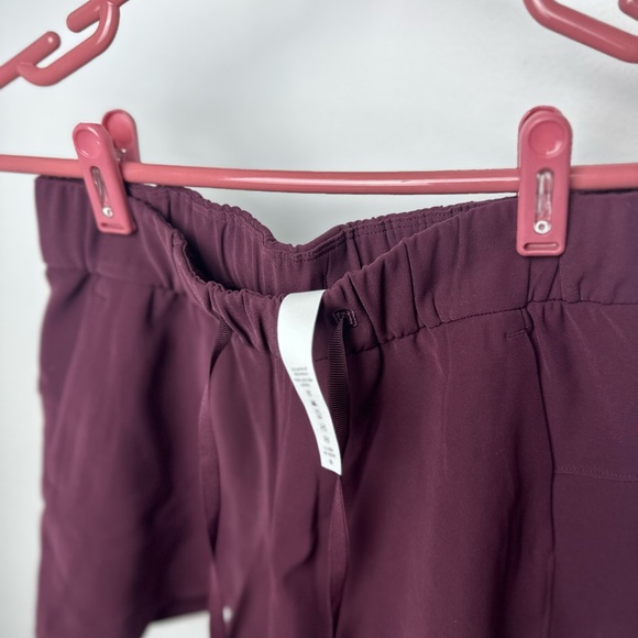 #61 LULULEMON ON THE FLY MAROON LACE SHORTS WORKOUT GYM SIZE 2 - Picture 4 of 9
